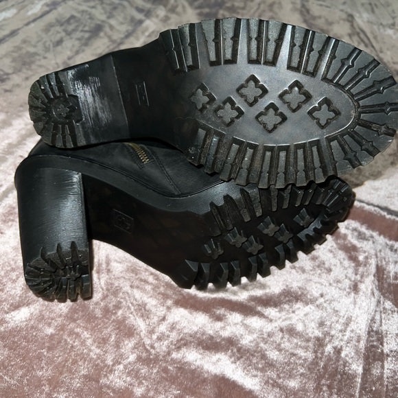 Dr Marten’s Magdalena black leather platform booties size 8 fit like a 9 - Picture 5 of 15